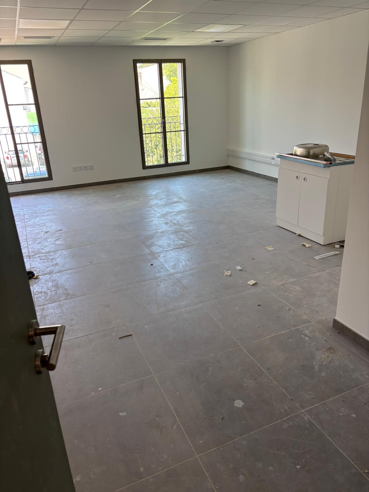 Intérieur d'une maison après travaux en cours de remise en état par Pureté Provence à Salon-de-Provence.